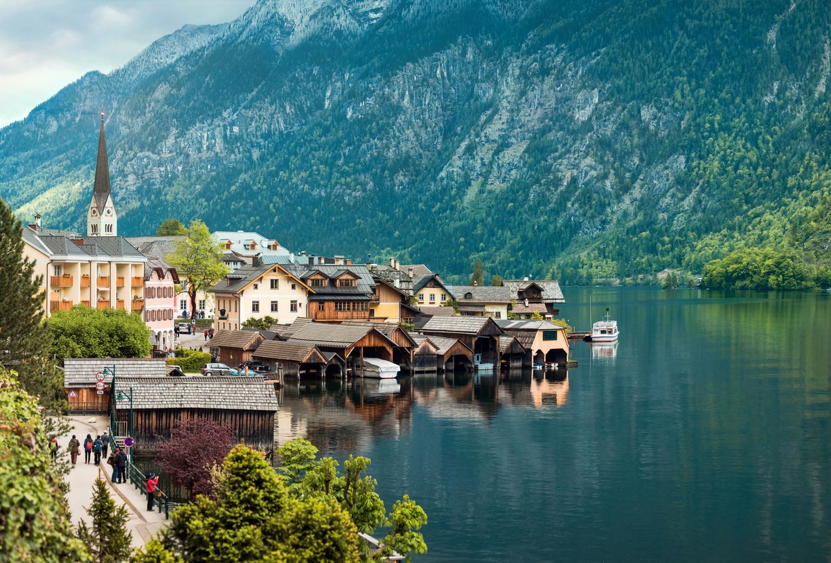 Beautiful mountain landscape of Hallstatt village. UNESCO heritage site. Gosausee, Tirol, Austria