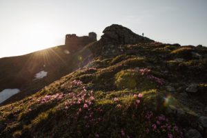 Обсерваторія на горі Піп Іван на заході сонця